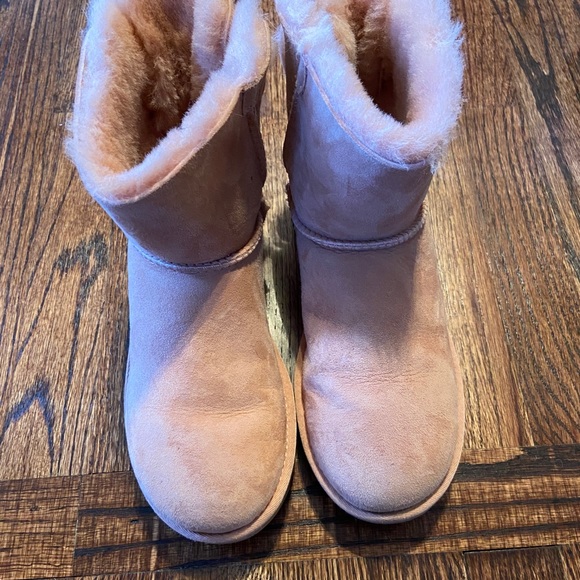 Uggs - Little Girl Soft Pink Bailey Boots w/ Bows - Picture 1 of 6